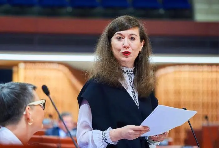 Yulia Ovchynnykova speaking at PACE in April 2025/ “Servant of the People” party website